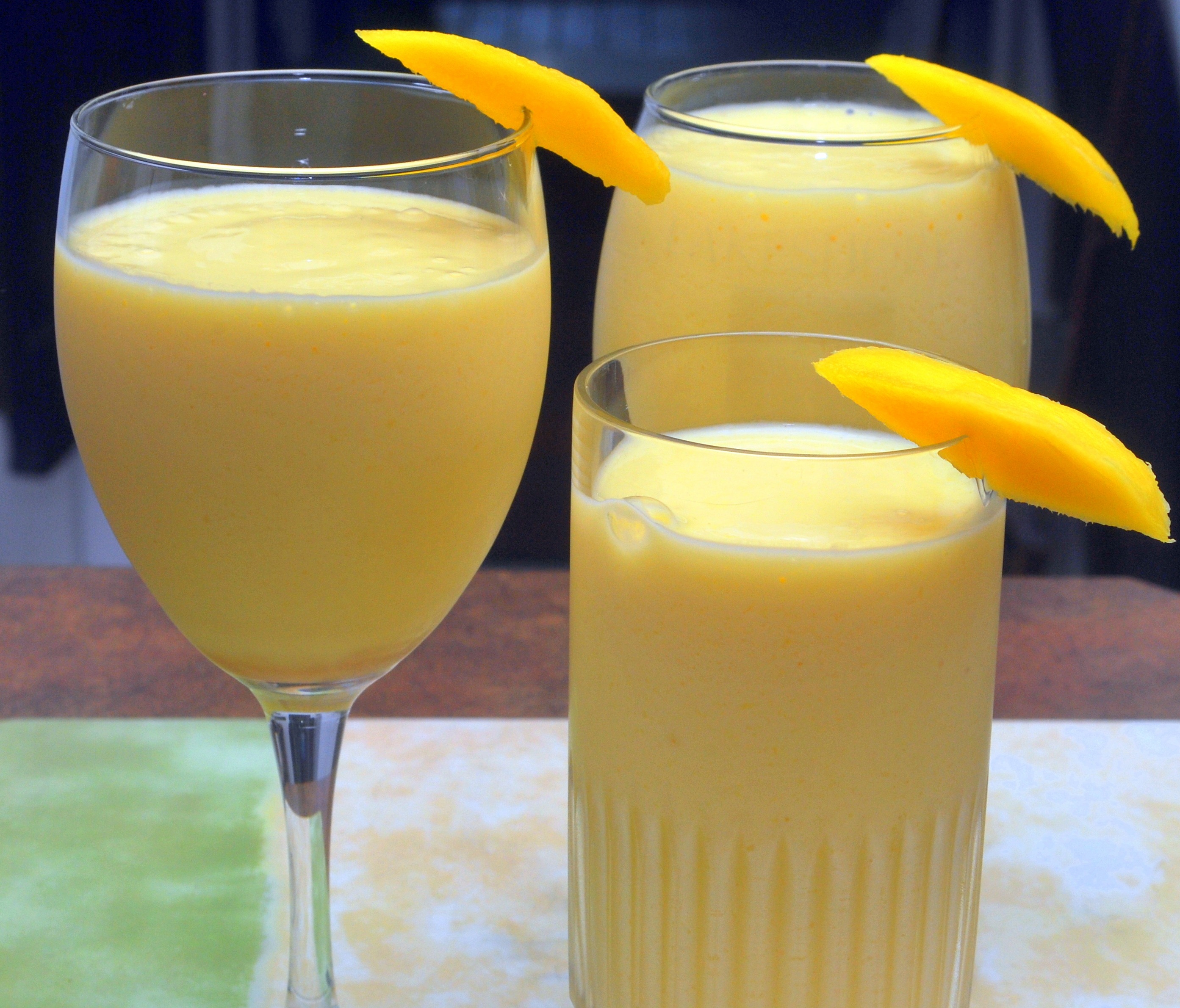 Variation Von Mango Orangen Lassi Mit Pimms — Rezepte Suchen