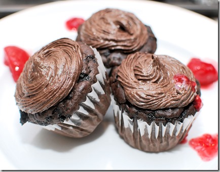Peanut Butter Strawberry Kissed Cupcakes4