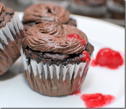 Peanut Butter Strawberry Kissed Cupcakes5